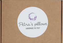 Načíst obrázek do prohlížeče Galerie, Cuscino naturale per la cervicale con laccio - fantasia LIMITED EDITION