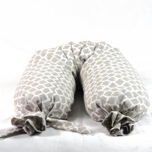 Načíst obrázek do prohlížeče Galerie, Maxi cuscino ANGEL HUG - Petra's Pillows