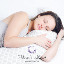 Načíst obrázek do prohlížeče Galerie, Maxi cuscino ANGEL HUG - Petra's Pillows