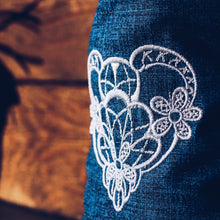 Načíst obrázek do prohlížeče Galerie, Cuscino benessere cuore ricamo