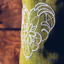 Načíst obrázek do prohlížeče Galerie, Cuscino benessere cuore fiorito ricamo