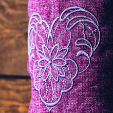 Načíst obrázek do prohlížeče Galerie, Cuscino benessere cuore fiorito ricamo